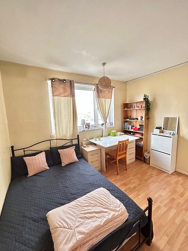 Room Peckham Road in Greater London