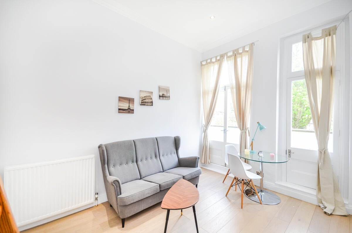 Flat Philbeach Gardens in Greater London