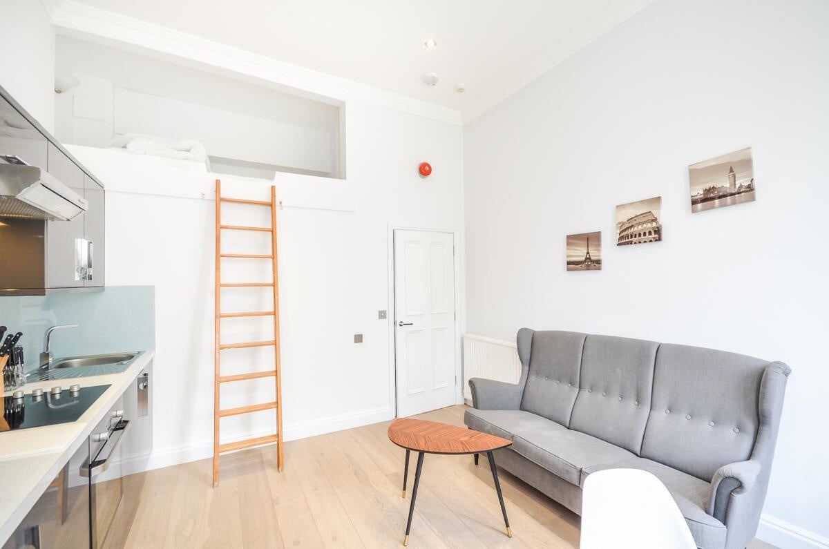 Flat Philbeach Gardens in Greater London