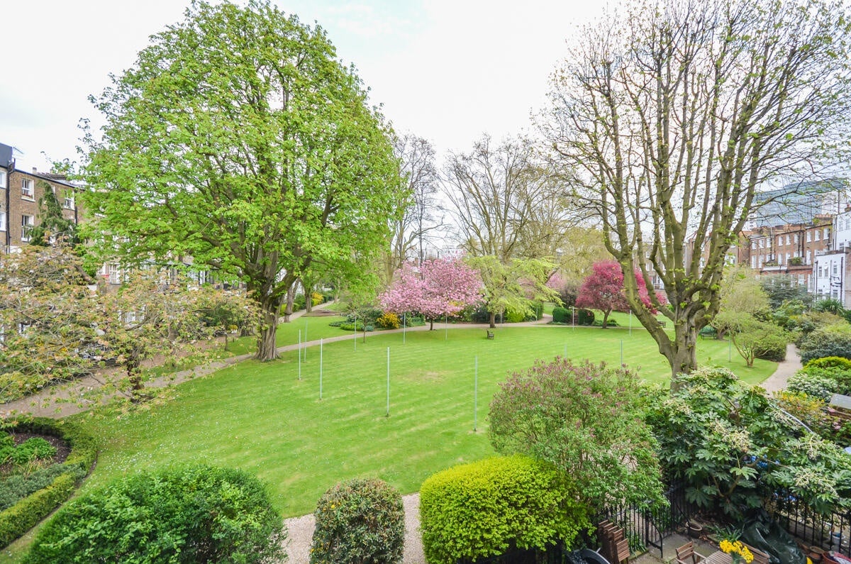 Flat Philbeach Gardens in Greater London