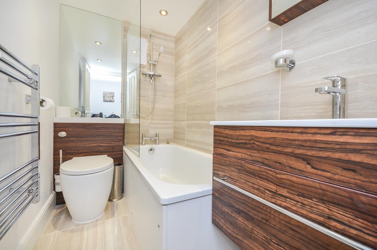 Flat Philbeach Gardens in Greater London