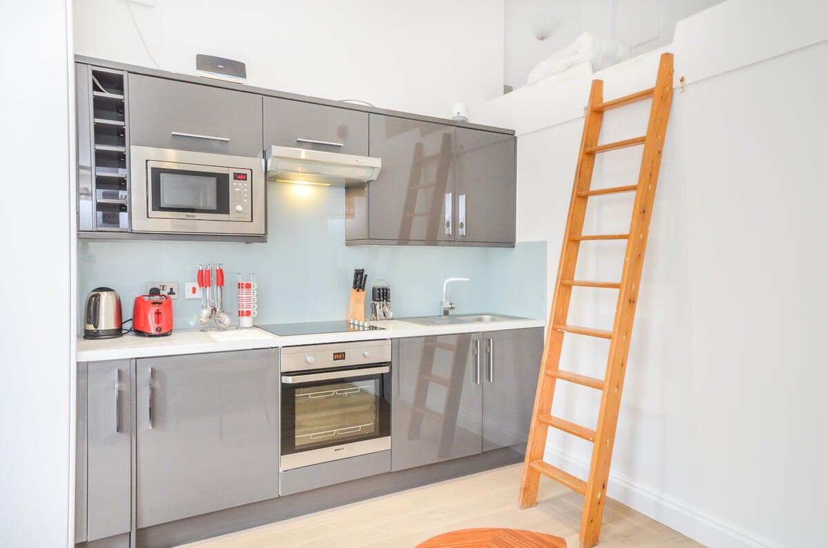Flat Philbeach Gardens in Greater London