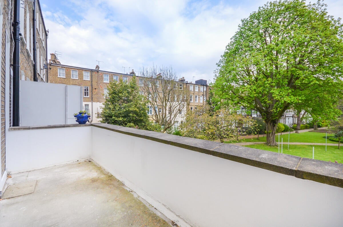 Flat Philbeach Gardens in Greater London