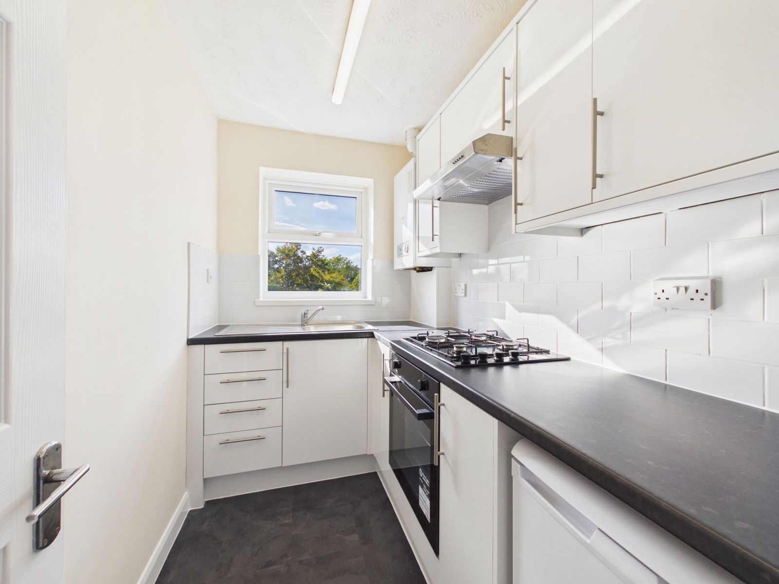 Flat Teazlewood Park in Mole Valley