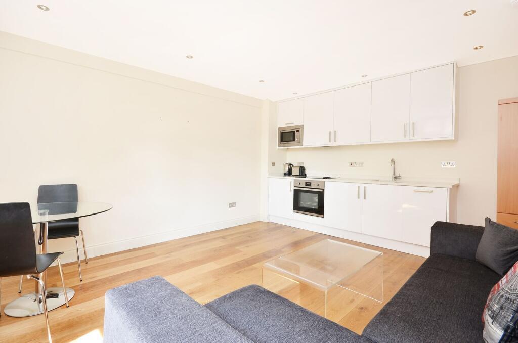 Flat Sloane Avenue in Greater London