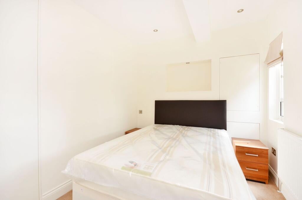 Flat Sloane Avenue in Greater London