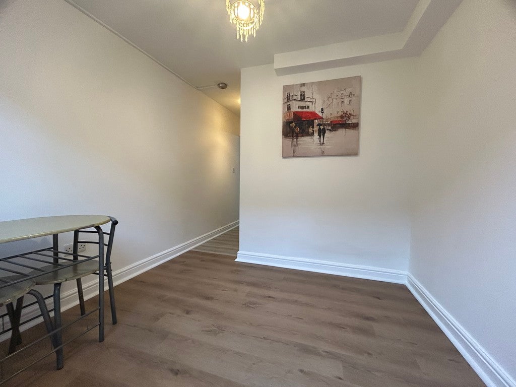 Flat Mitchell Road in Greater London