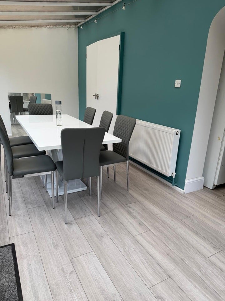 Room Brettgrave in Epsom and Ewell