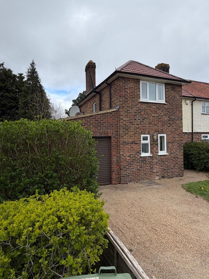 Room Brettgrave in Epsom and Ewell