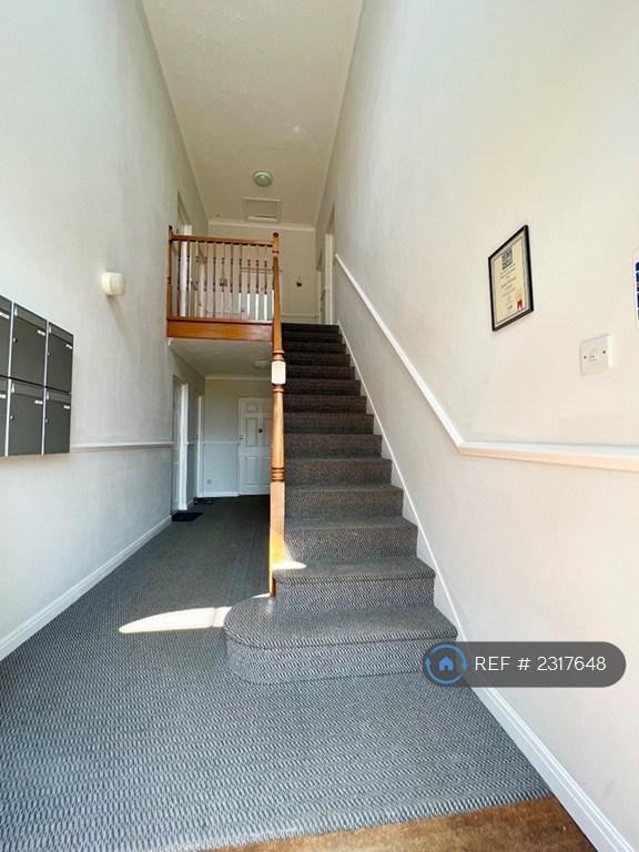 Flat Reading Road in Rushmoor
