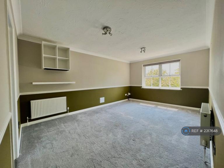 Flat Reading Road in Rushmoor