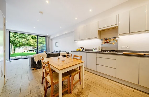 House Woodland Way in Greater London
