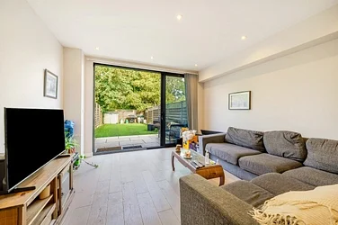 House Woodland Way in Greater London