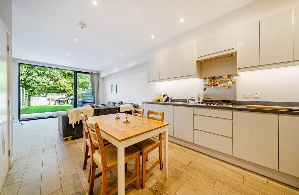 House Woodland Way in Greater London