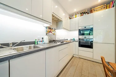 House Woodland Way in Greater London