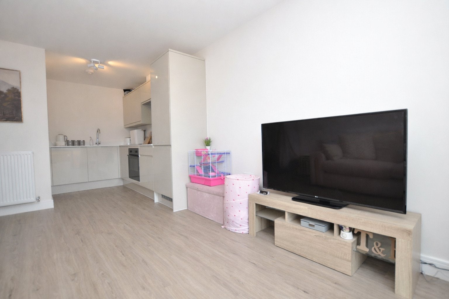 Flat Victoria Road in Rushmoor