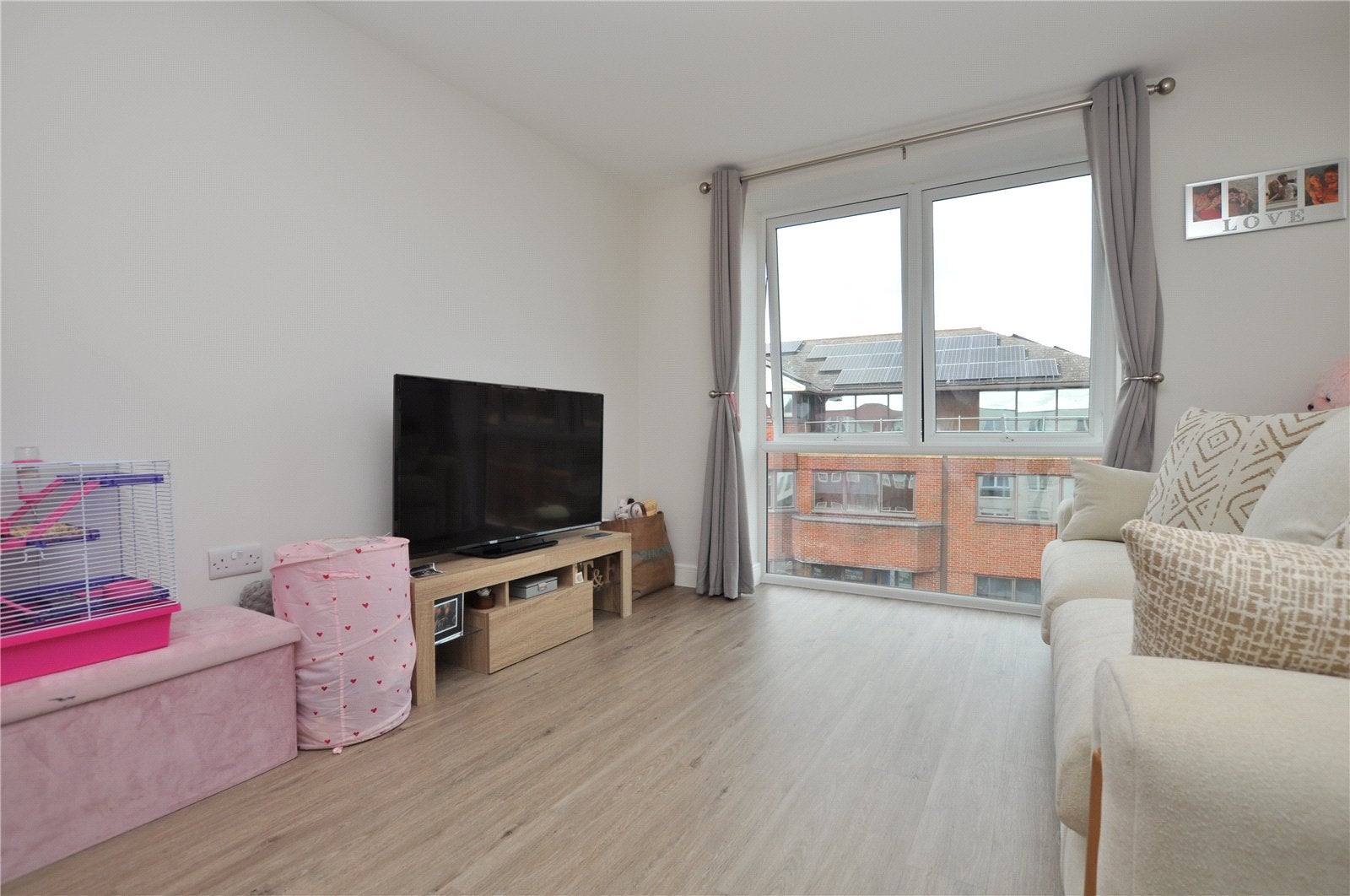 Flat Victoria Road in Rushmoor