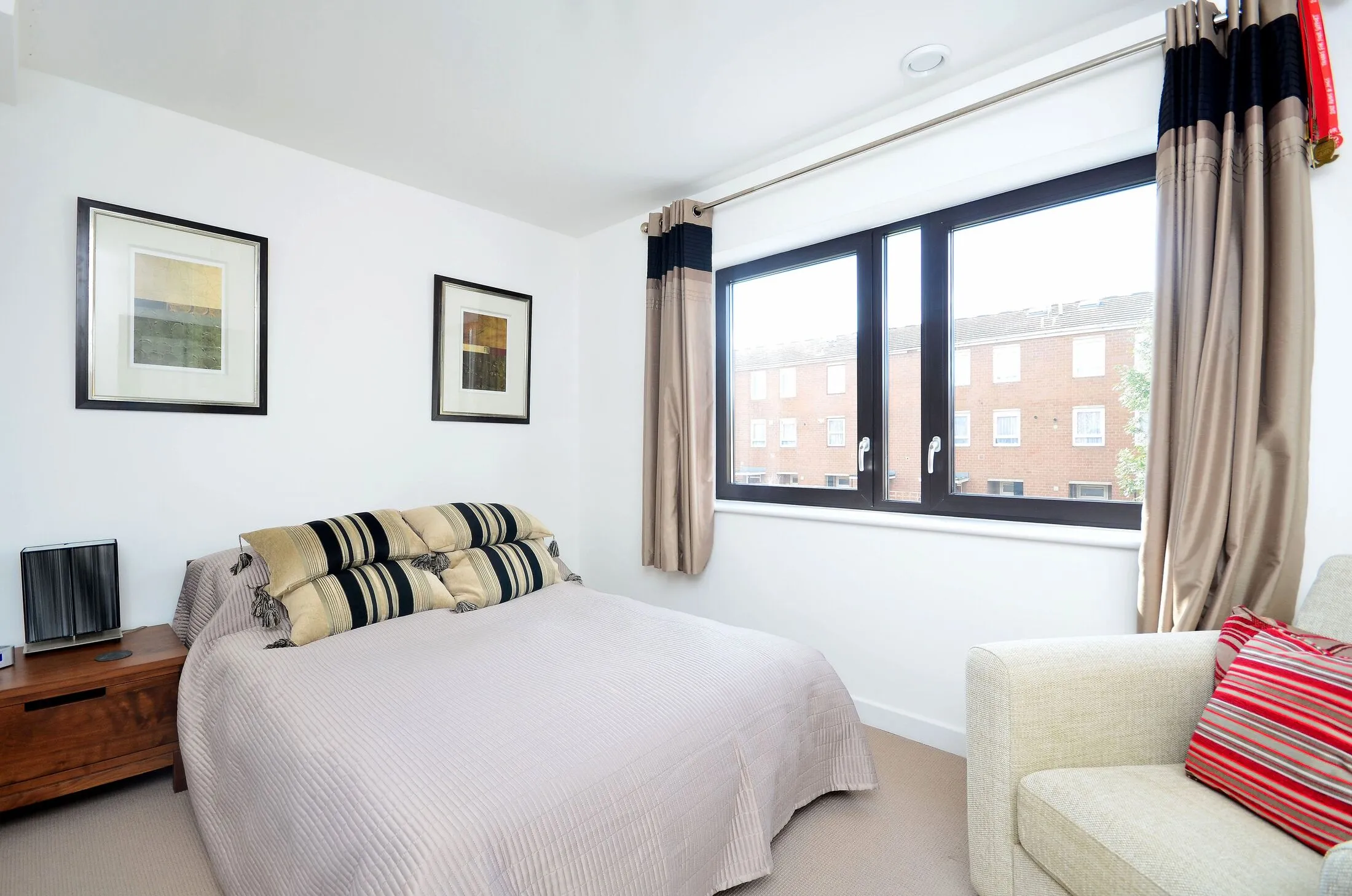 House Lyneham Walk in Greater London