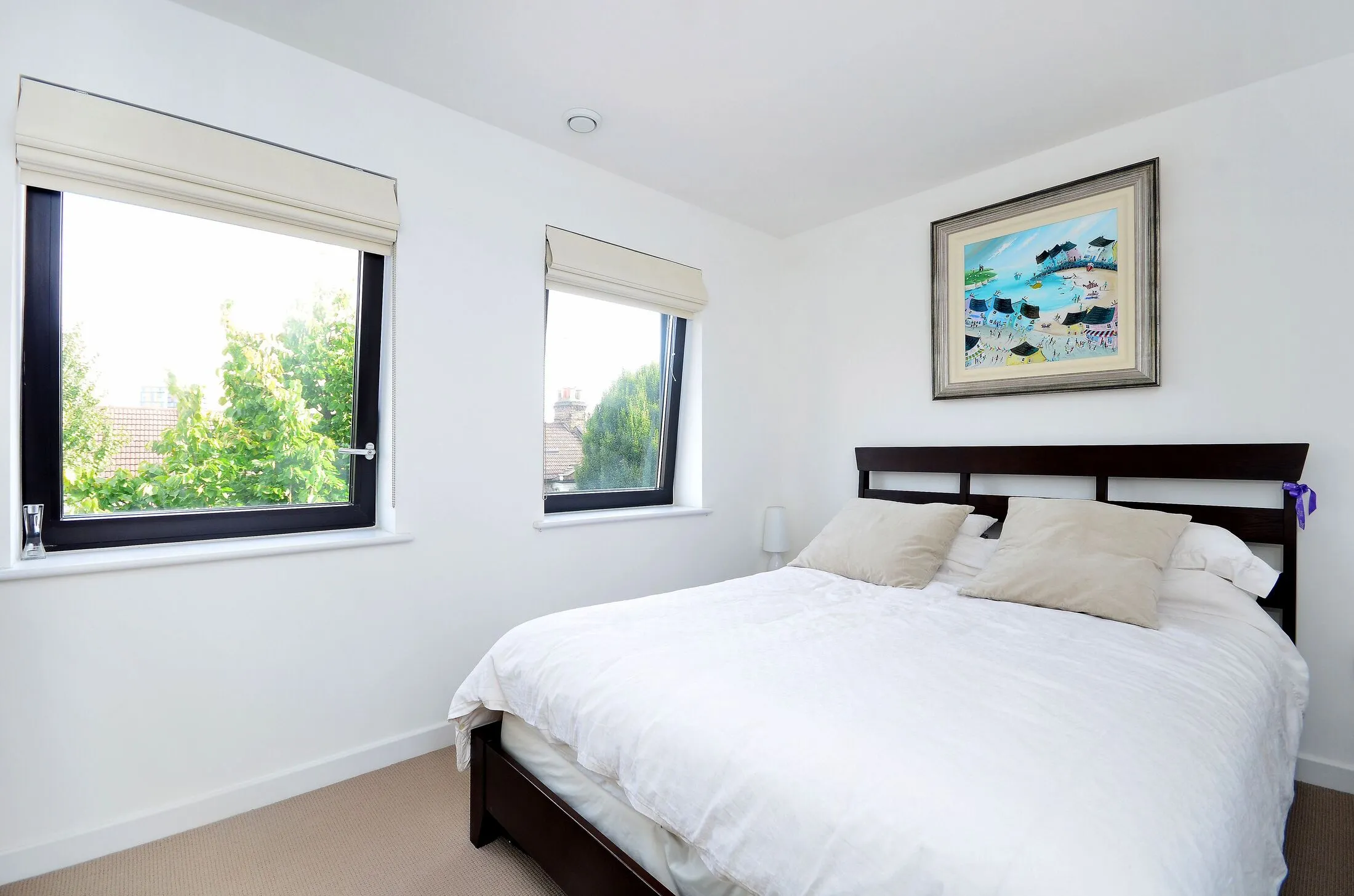 House Lyneham Walk in Greater London