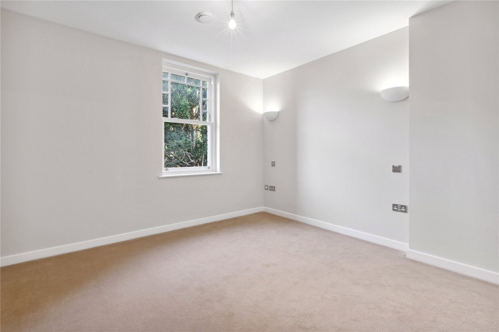 Flat Burlington Gardens in Greater London