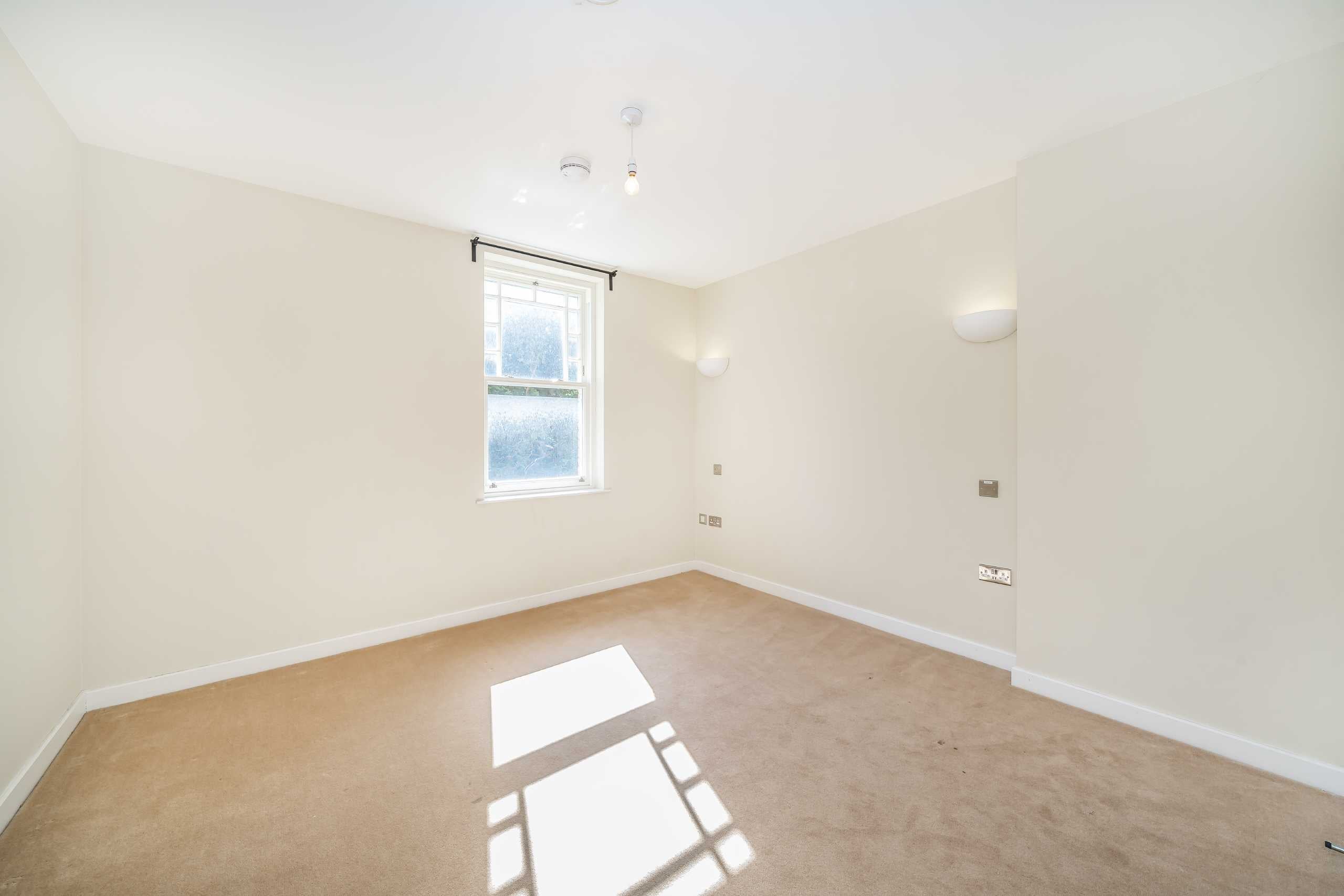 Flat Burlington Gardens in Greater London