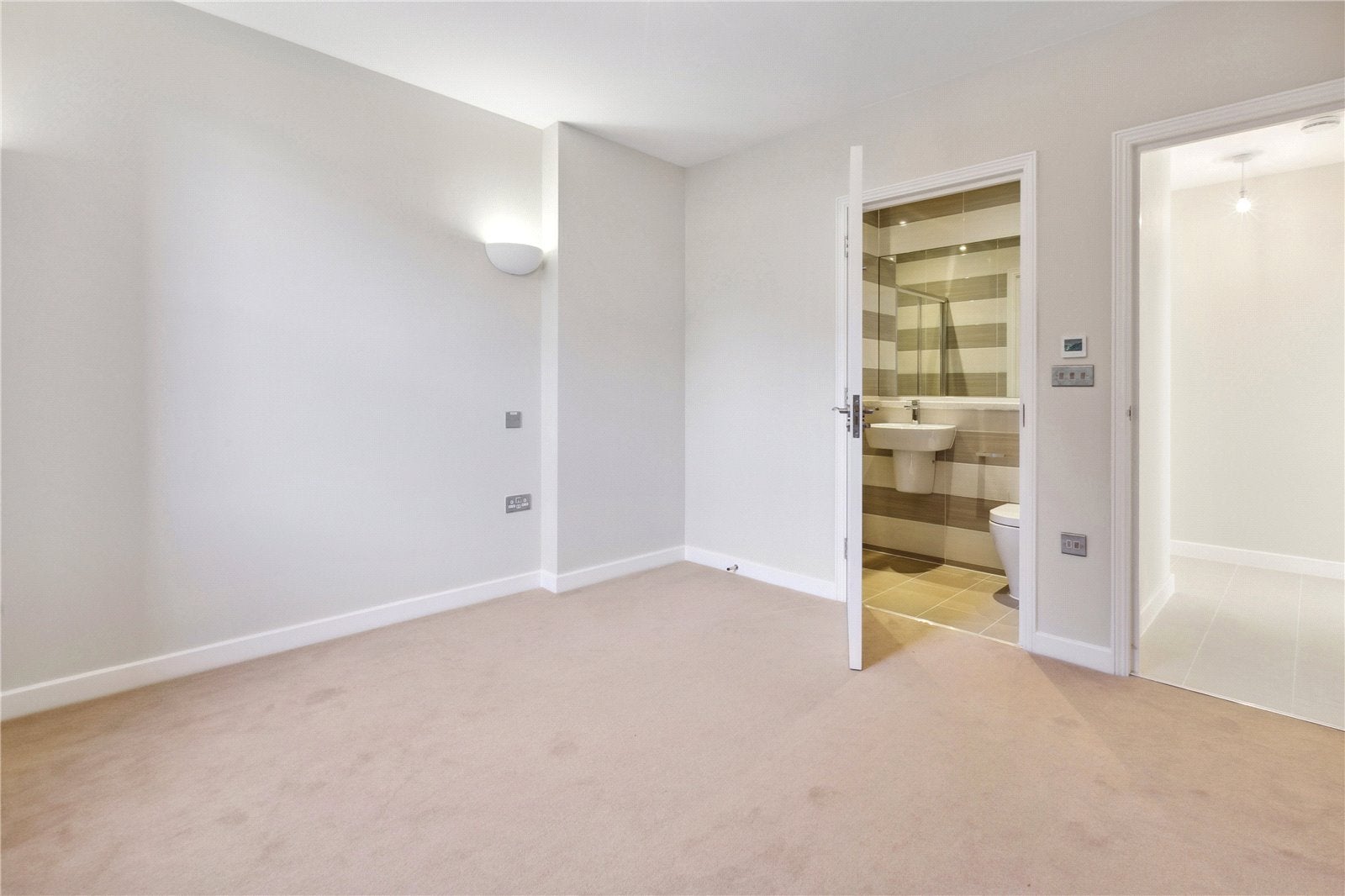 Flat Burlington Gardens in Greater London