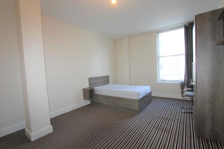 Room Powers Court in Royal Leamington Spa