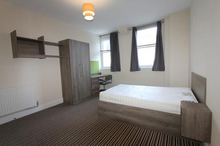 Room Powers Court in Royal Leamington Spa