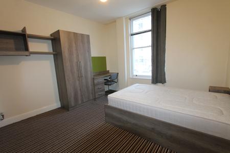Room Powers Court in Royal Leamington Spa