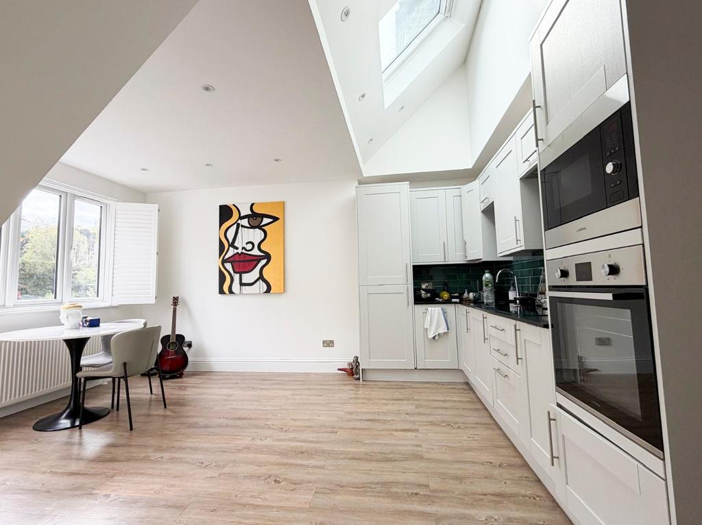 Flat Finchley Road in Greater London