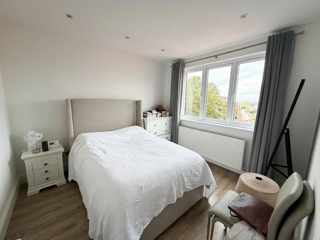 Flat Finchley Road in Greater London