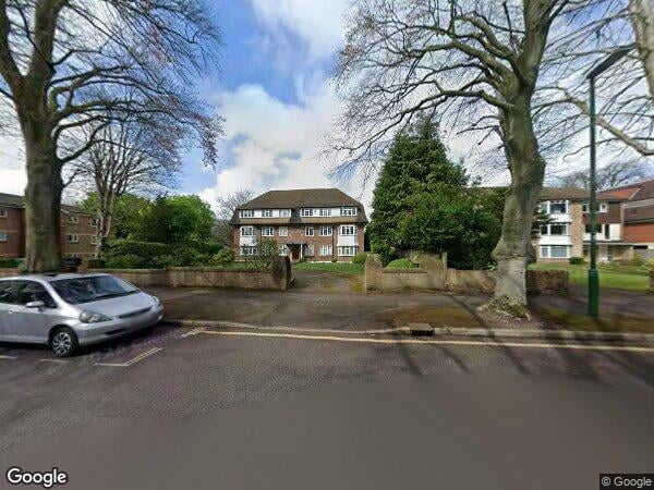 Flat Christchurch Park in Greater London