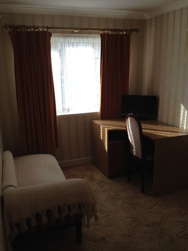 Room Skelley Road in Greater London