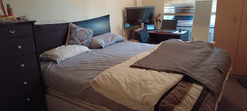 Room Finchley Road in Greater London