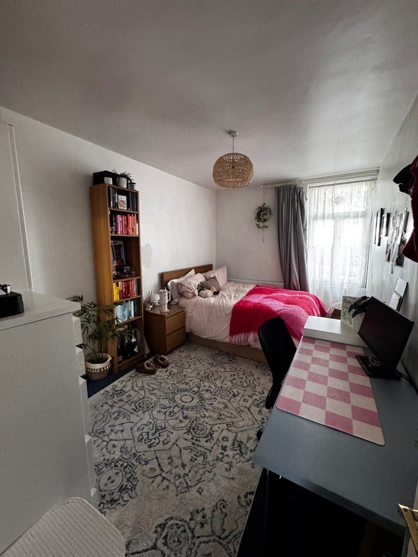 Room Hillmarton Road in Greater London