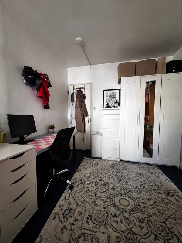 Room Hillmarton Road in Greater London
