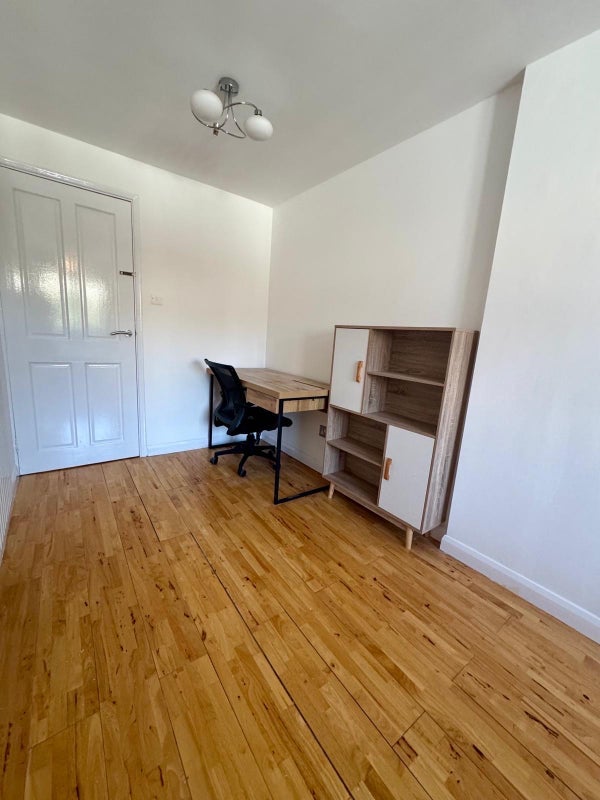 Room Grand Drive in Greater London