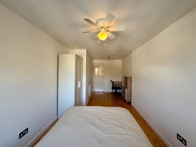 Room Grand Drive in Greater London