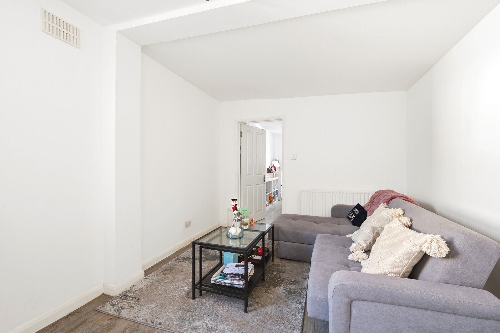 Flat Haydons Road in Greater London