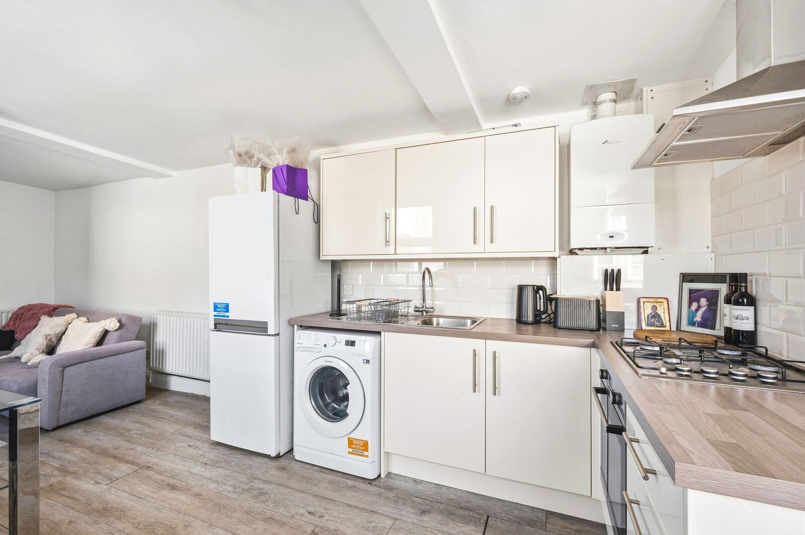 Flat Haydons Road in Greater London
