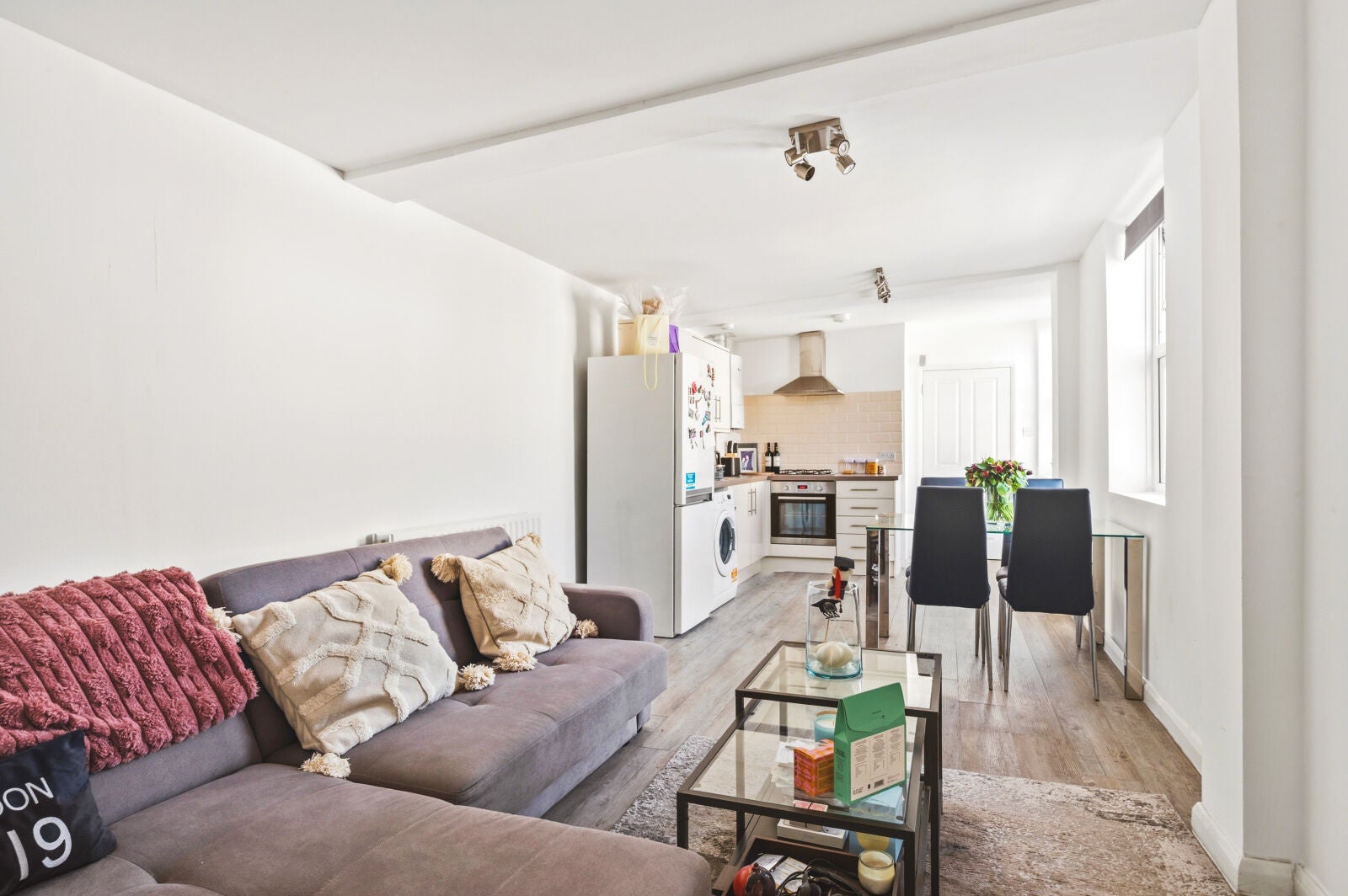 Flat Haydons Road in Greater London