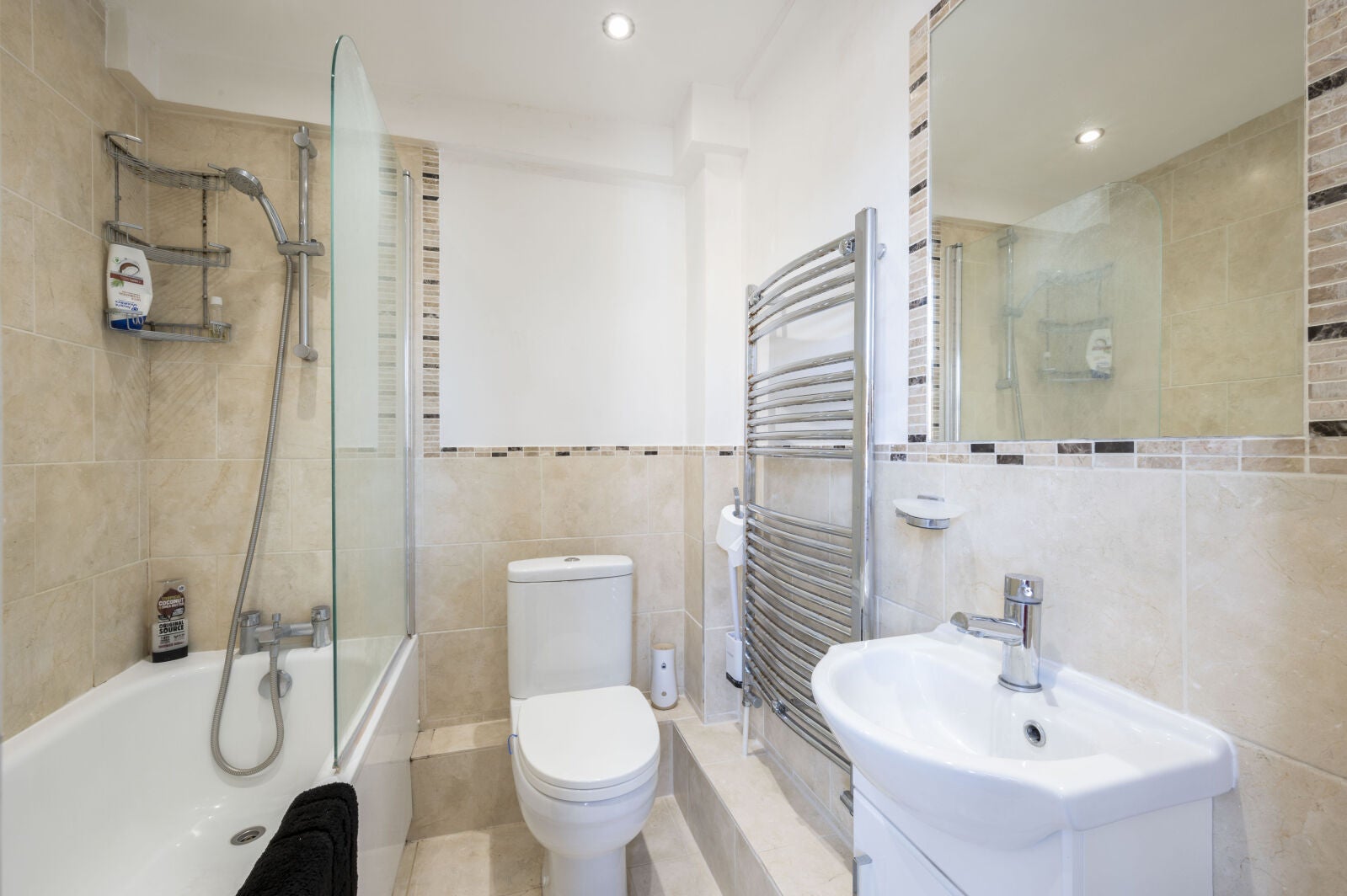 Flat Haydons Road in Greater London