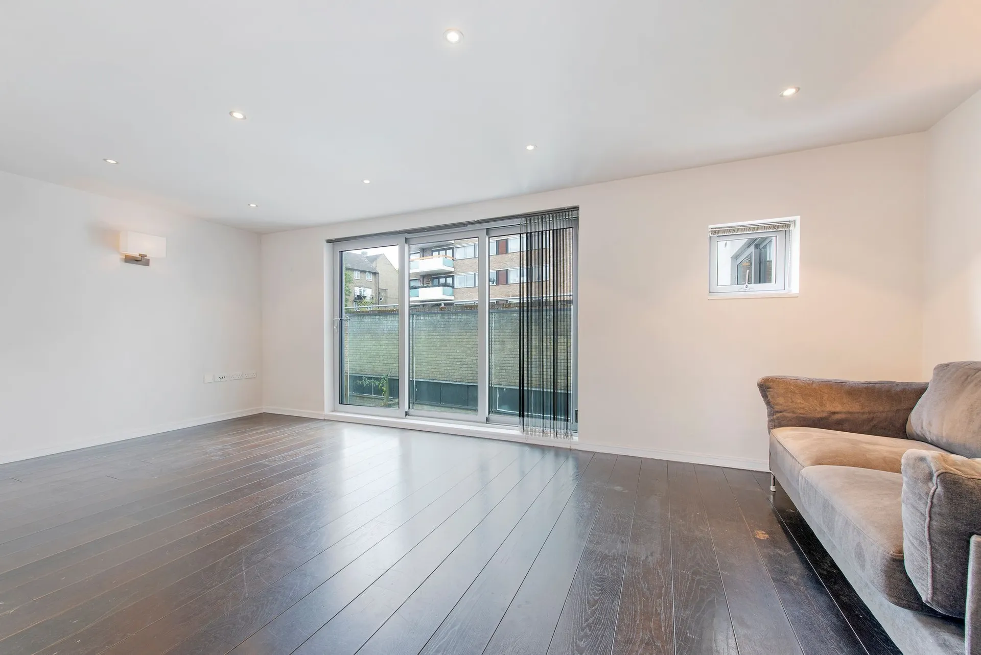 Flat Loudoun Road in London