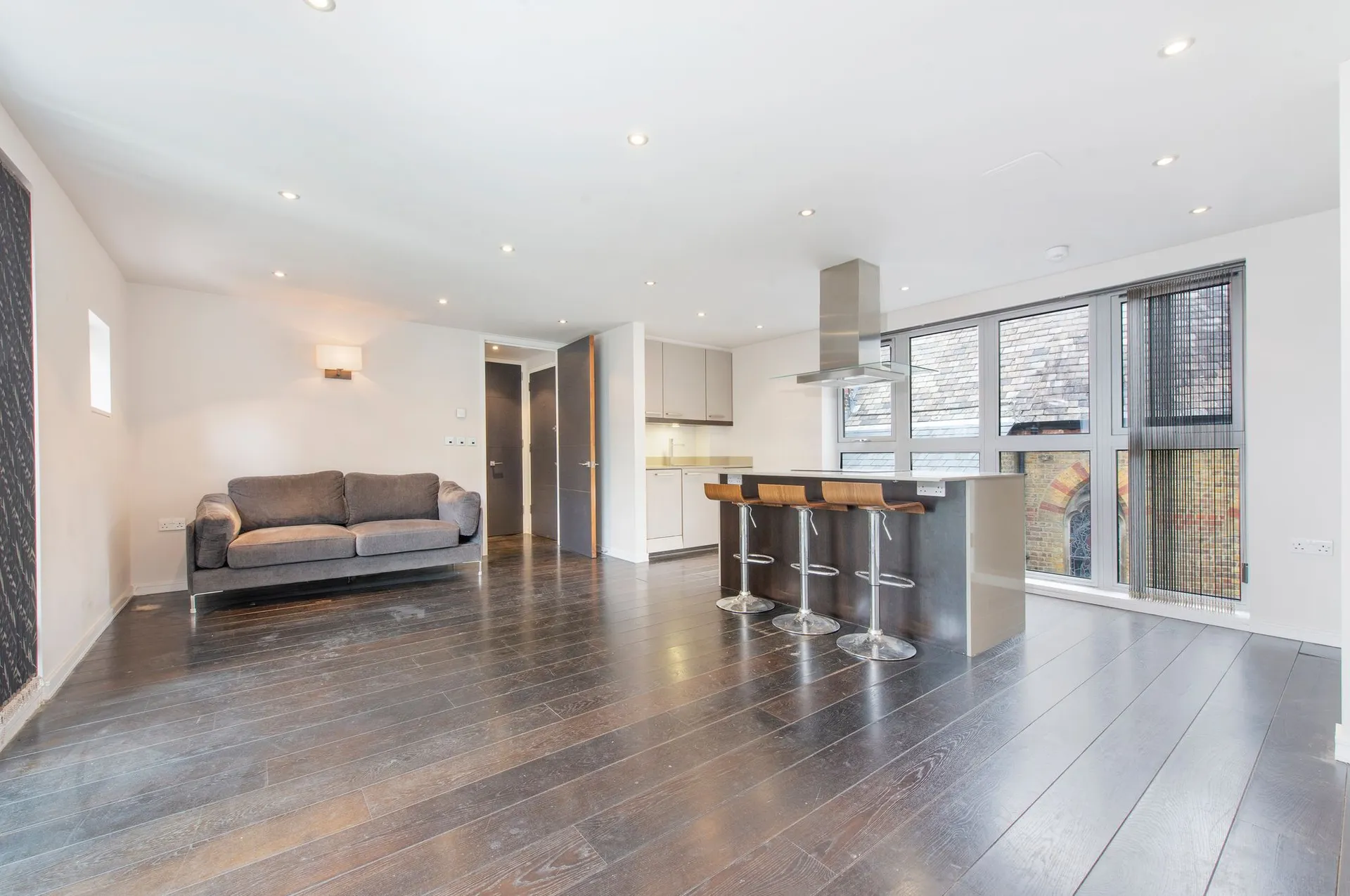 Flat Loudoun Road in London