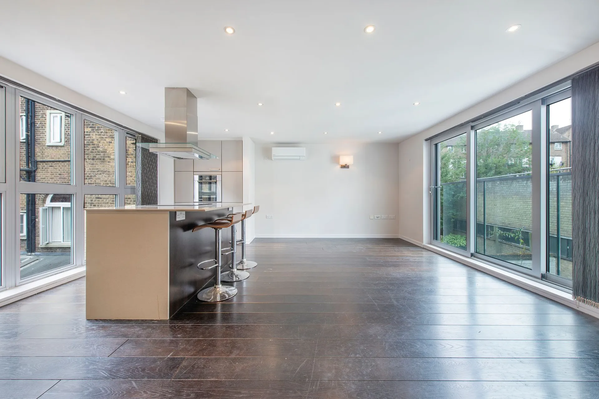 Flat Loudoun Road in London