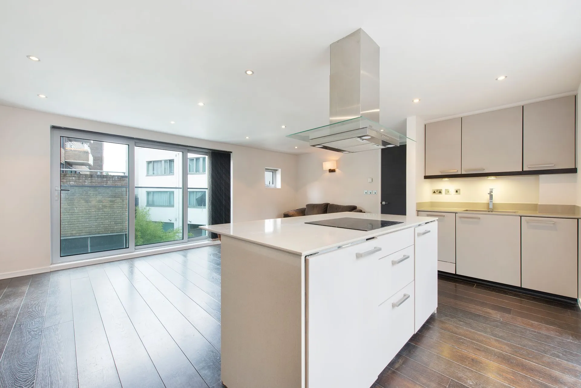 Flat Loudoun Road in London