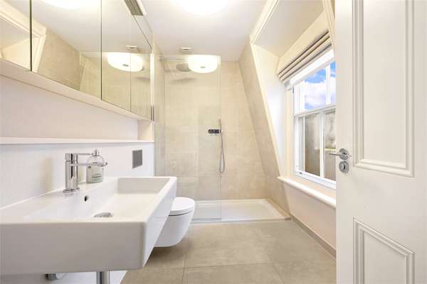 Flat Cranley Gardens in Greater London