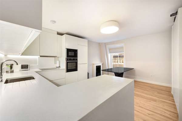 Flat Cranley Gardens in Greater London