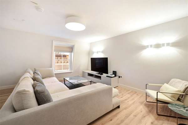 Flat Cranley Gardens in Greater London