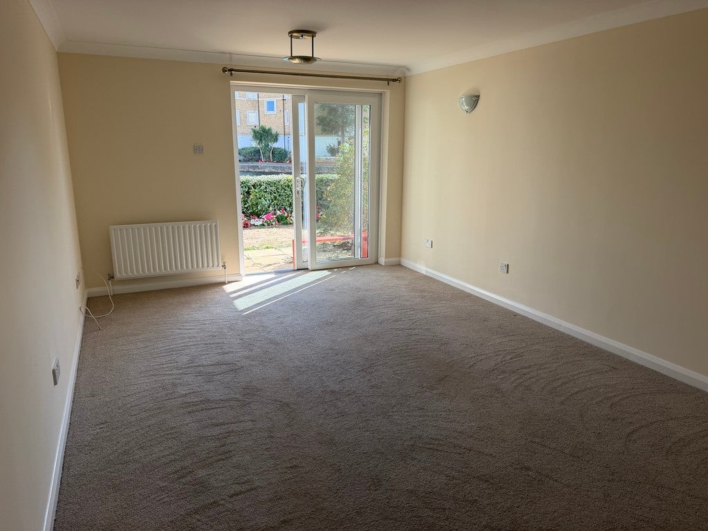 Flat North Wall Promenade in Roedean